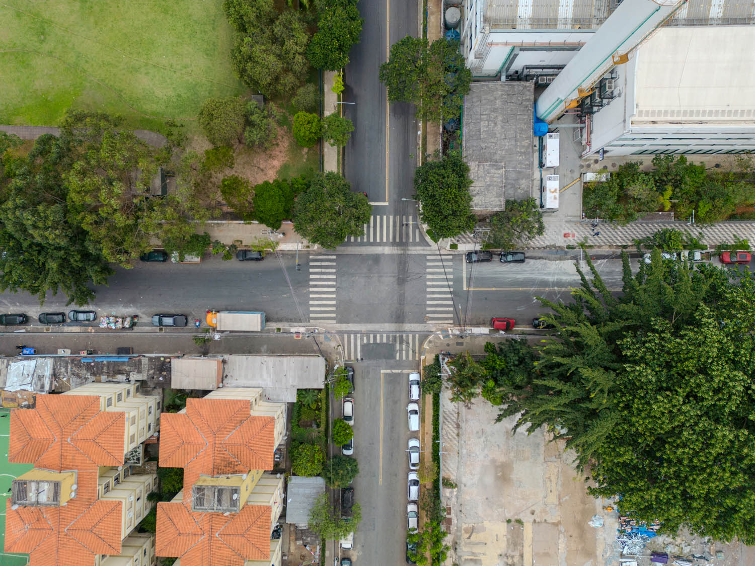 Avenida Manuel Bandeira x Avenida José César de Oliveira
